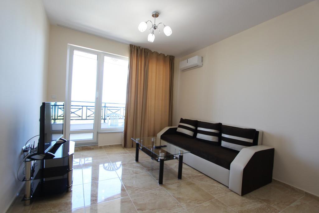 Golden Sea View Apartments Поморие Экстерьер фото