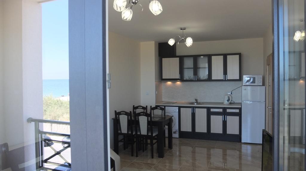 Golden Sea View Apartments Поморие Экстерьер фото