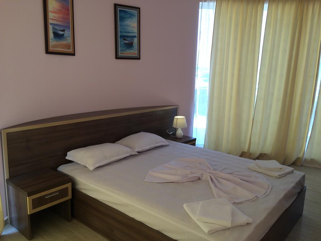 Golden Sea View Apartments Поморие Экстерьер фото