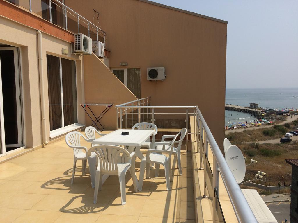 Golden Sea View Apartments Поморие Экстерьер фото