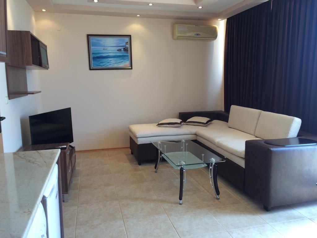 Golden Sea View Apartments Поморие Экстерьер фото