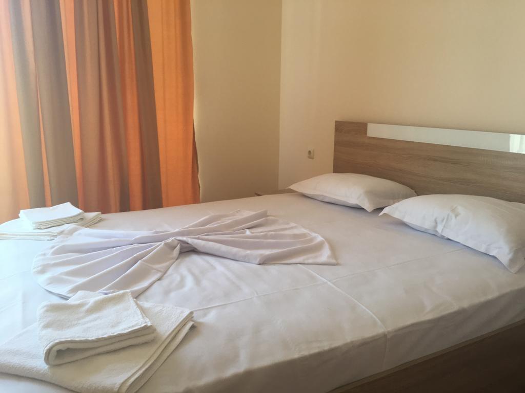 Golden Sea View Apartments Поморие Экстерьер фото